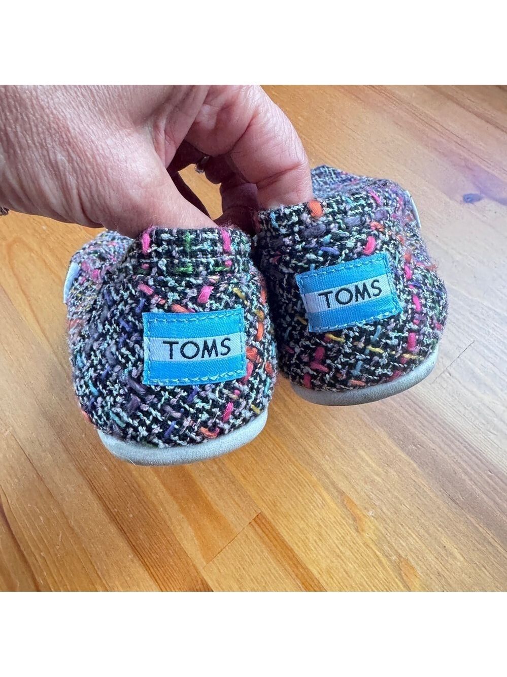 Toms - Picture 2 of 8